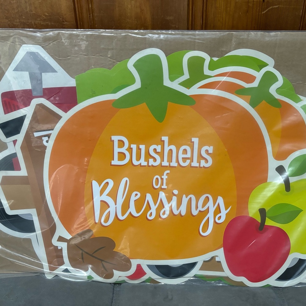 New in Package - Value Faith Fall Harvest Trunk-or-Treat Decorating Kit - 9 Pc - Picture 4 of 5